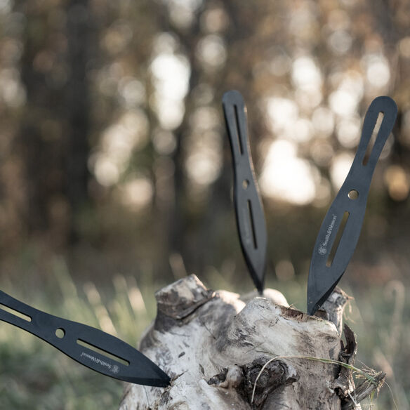 Smith & Wesson&reg; Bullseye 8" Throwing Knives, 3-Pack Black